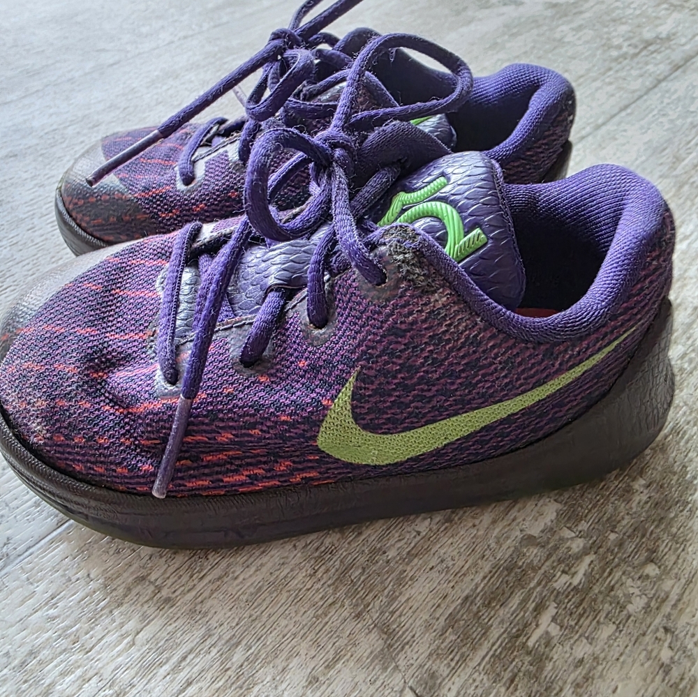 Toddler size 6 kevin Durent nike purple lace up tennis shoes sneakers kids